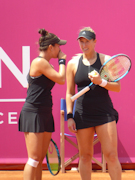 Desirae Krawczyk, Alexa Guarachi