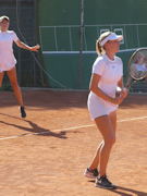 Brenda Fruhvirtova, Linda Fruhvirtova